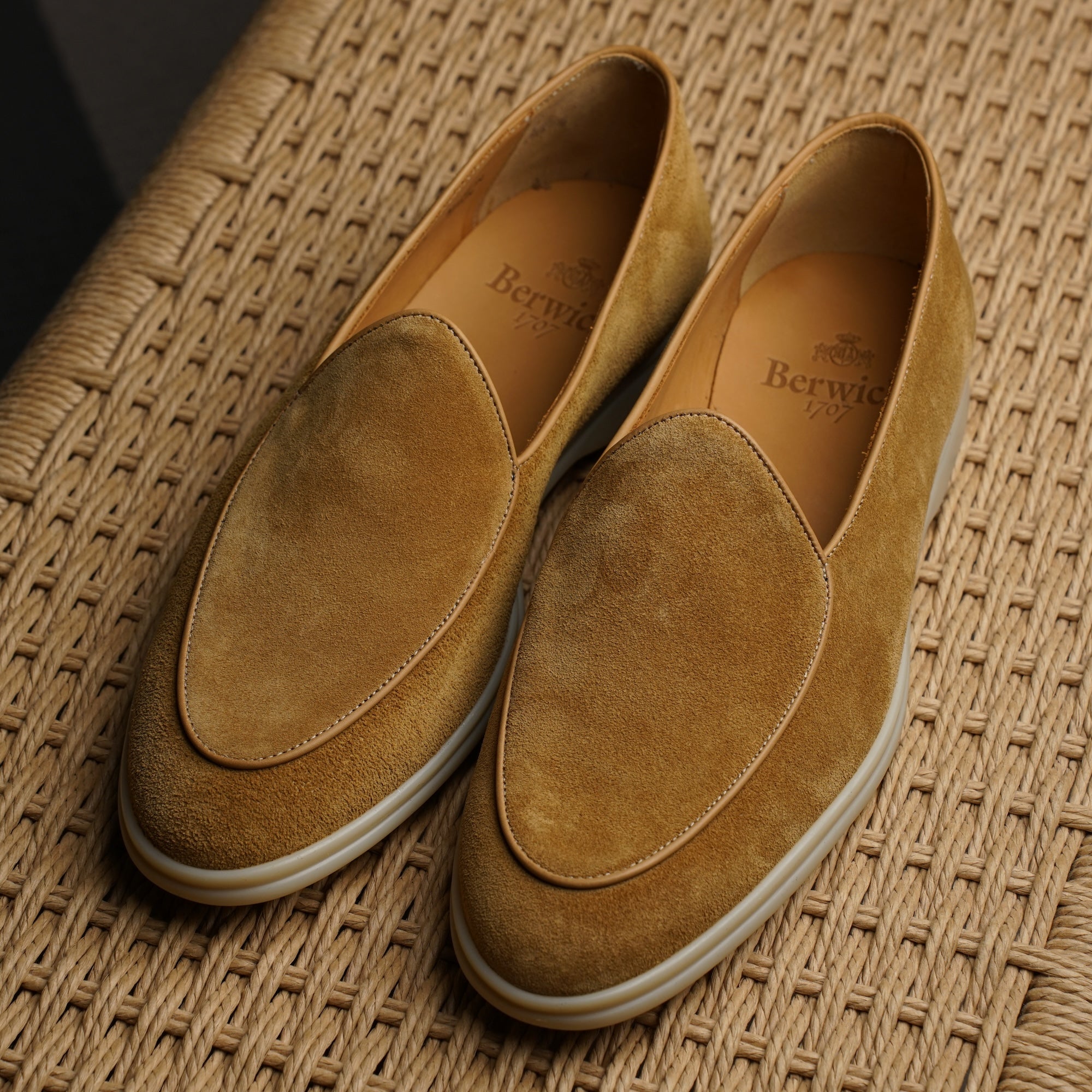 Vita Di Palma™ | Golden Brown Suede