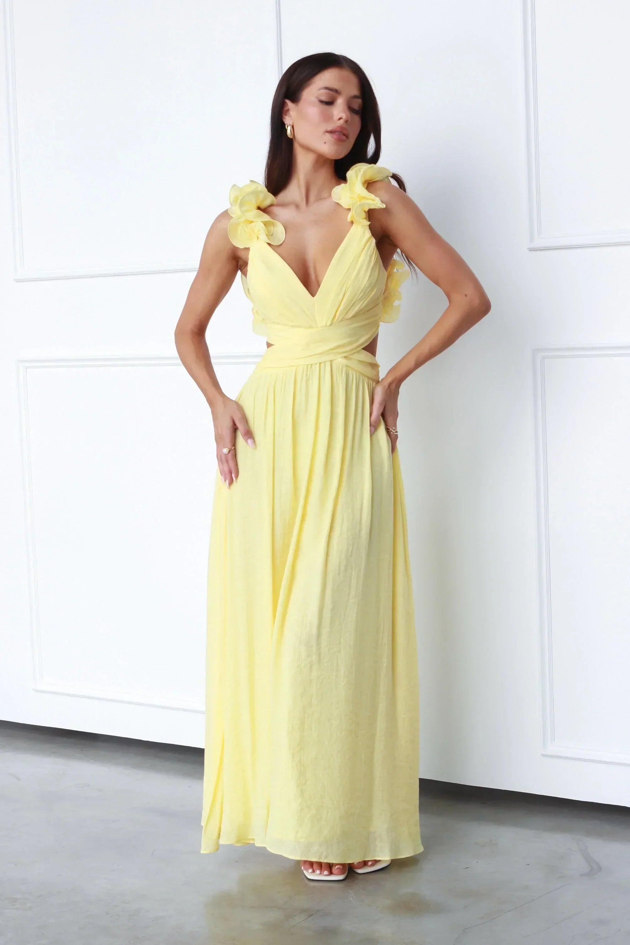 Vanessa: Elegant Backless Dress