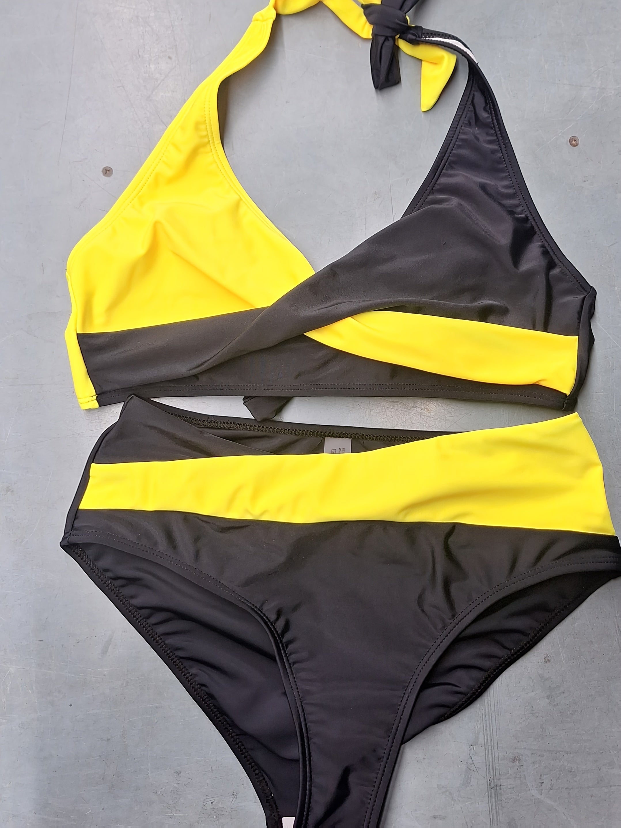Vita Di Palma™ | Solid Elegance Halter Bikini